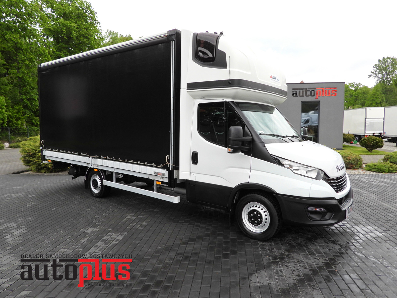 Iveco DAILY 35S18 PRITSCHE PLANE 10 PALETTEN WEBASTO - Furgone centinato: foto 1 Iveco DAILY 35S18 PRITSCHE PLANE 10 PALETTEN WEBASTO - Furgone centinato: foto 1