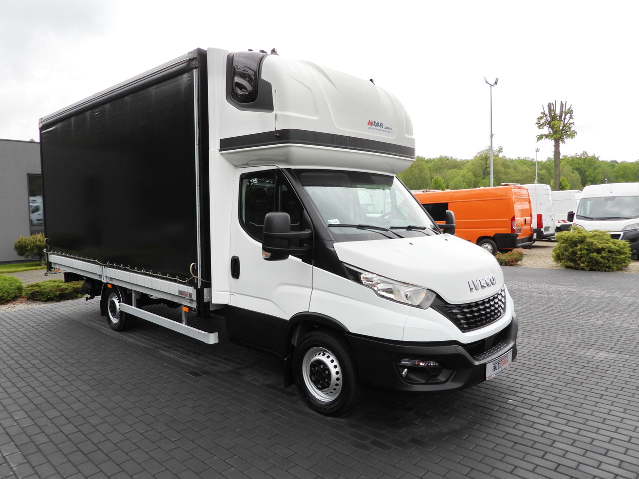 Iveco DAILY 35S18 PRITSCHE PLANE 10 PALETTEN WEBASTO - Furgone centinato: foto 4 Iveco DAILY 35S18 PRITSCHE PLANE 10 PALETTEN WEBASTO - Furgone centinato: foto 4
