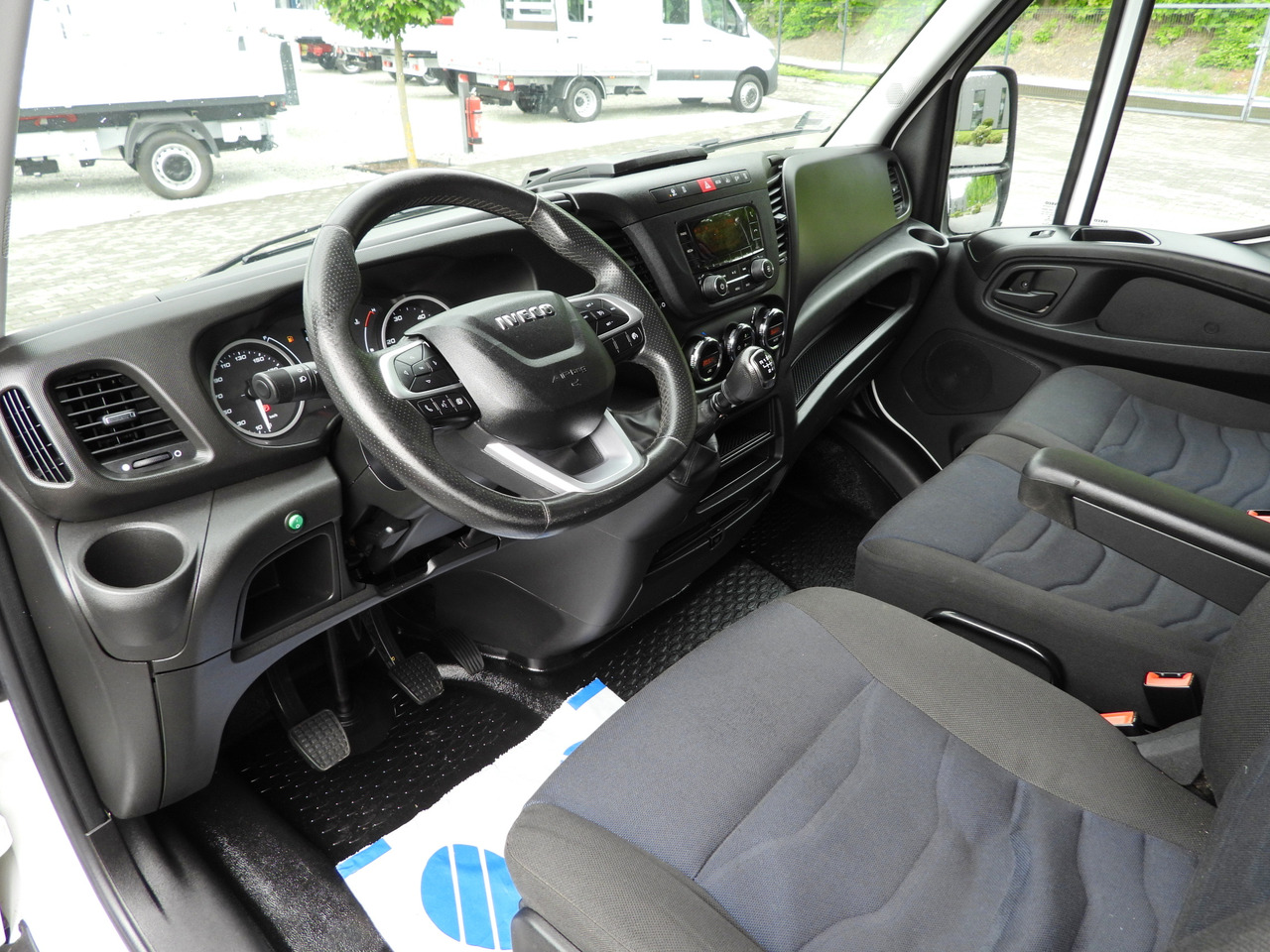 Iveco DAILY 35S18 PRITSCHE PLANE 10 PALETTEN WEBASTO - Furgone centinato: foto 2 Iveco DAILY 35S18 PRITSCHE PLANE 10 PALETTEN WEBASTO - Furgone centinato: foto 2