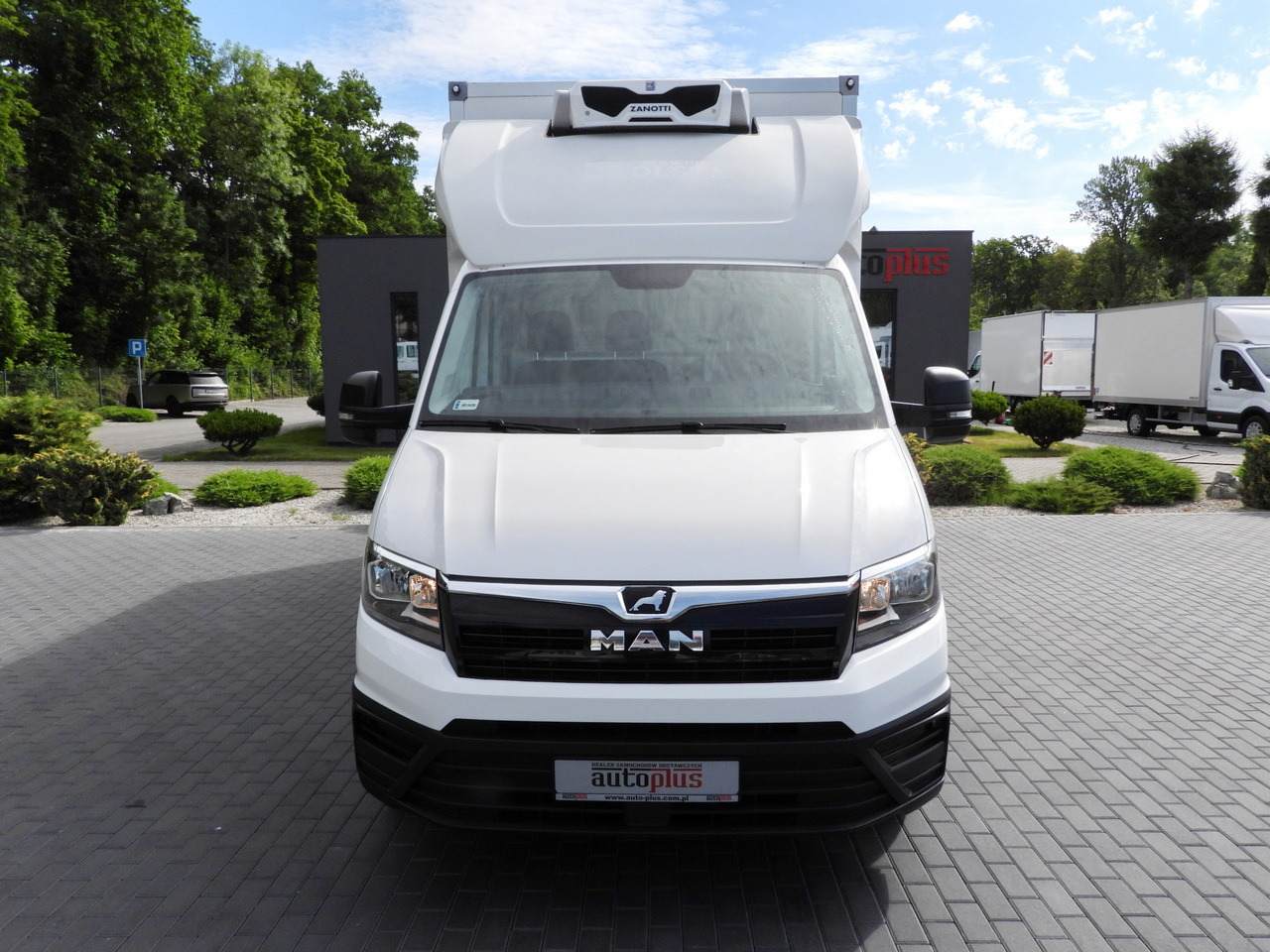 MAN TGE 3.140 REGRIGERATOR BOX -1*C 8 PALLETS HEATING FUNCTION CRUISE CONTROL PNEUMATICS AIR CONDITIONING 140HP - Furgone frigo: foto 5 MAN TGE 3.140 REGRIGERATOR BOX -1*C 8 PALLETS HEATING FUNCTION CRUISE CONTROL PNEUMATICS AIR CONDITIONING 140HP - Furgone frigo: foto 5