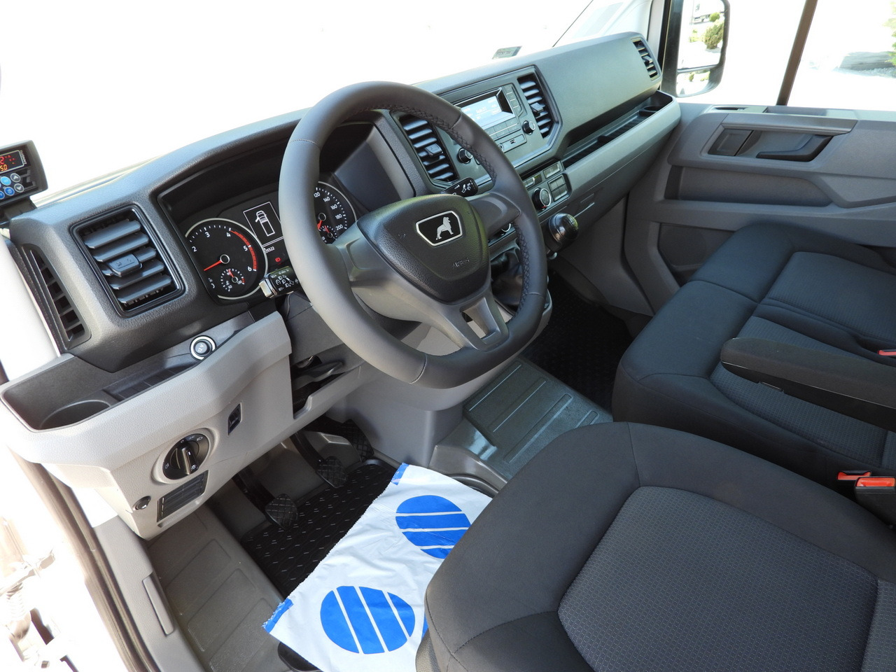 MAN TGE 3.140 REGRIGERATOR BOX -1*C 8 PALLETS HEATING FUNCTION CRUISE CONTROL PNEUMATICS AIR CONDITIONING 140HP - Furgone frigo: foto 2 MAN TGE 3.140 REGRIGERATOR BOX -1*C 8 PALLETS HEATING FUNCTION CRUISE CONTROL PNEUMATICS AIR CONDITIONING 140HP - Furgone frigo: foto 2