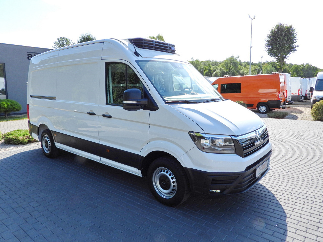 MAN TGE REFRIGERATOR VAN -5*C POWER SUPPLY 230V CRUISE CONTROL AUTOMATIC TRANSMISSION AIR CONDITIONING 180HP - Furgone frigo: foto 4 MAN TGE REFRIGERATOR VAN -5*C POWER SUPPLY 230V CRUISE CONTROL AUTOMATIC TRANSMISSION AIR CONDITIONING 180HP - Furgone frigo: foto 4