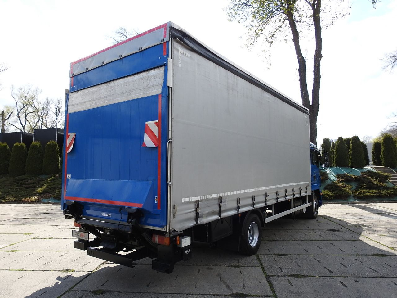 MAN TGM 15.290 TARPAULIN LIFT 18 PALLETS CRUISE CONTROL TWIN WHEELS AIR CONDITIONING 290HP - Camion centinato: foto 3 MAN TGM 15.290 TARPAULIN LIFT 18 PALLETS CRUISE CONTROL TWIN WHEELS AIR CONDITIONING 290HP - Camion centinato: foto 3