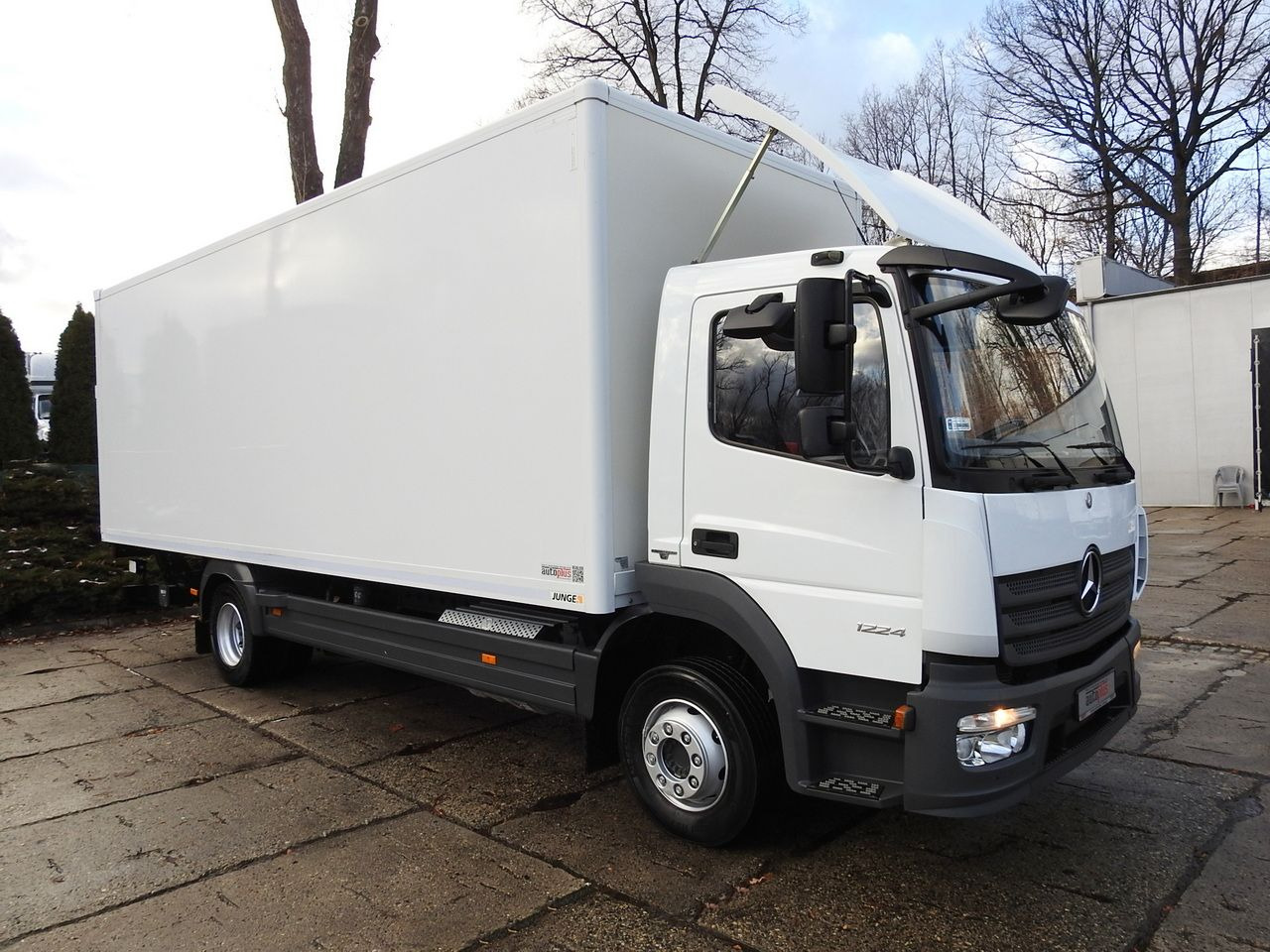 MERCEDES ATEGO 12.24 BOX LIFT 18 PALLETS CRUISE CONTROL AUTOMATIC TRANSMISSION TWIN WHEELS AIR CONDITIONING 240HP - Furgone box: foto 4 MERCEDES ATEGO 12.24 BOX LIFT 18 PALLETS CRUISE CONTROL AUTOMATIC TRANSMISSION TWIN WHEELS AIR CONDITIONING 240HP - Furgone box: foto 4