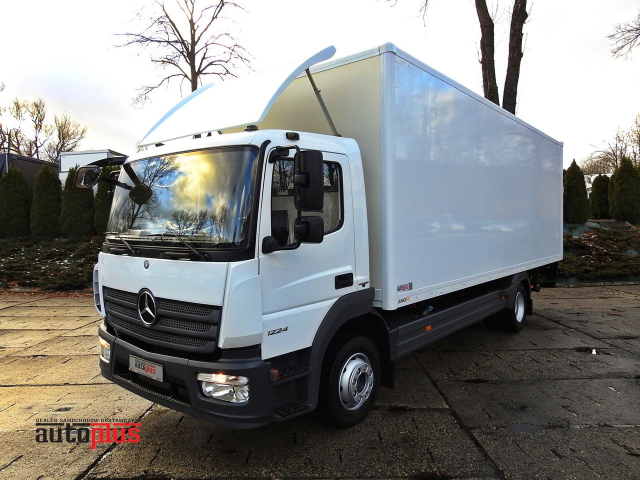 MERCEDES ATEGO 12.24 BOX LIFT 18 PALLETS CRUISE CONTROL AUTOMATIC TRANSMISSION TWIN WHEELS AIR CONDITIONING 240HP - Furgone box: foto 1 MERCEDES ATEGO 12.24 BOX LIFT 18 PALLETS CRUISE CONTROL AUTOMATIC TRANSMISSION TWIN WHEELS AIR CONDITIONING 240HP - Furgone box: foto 1