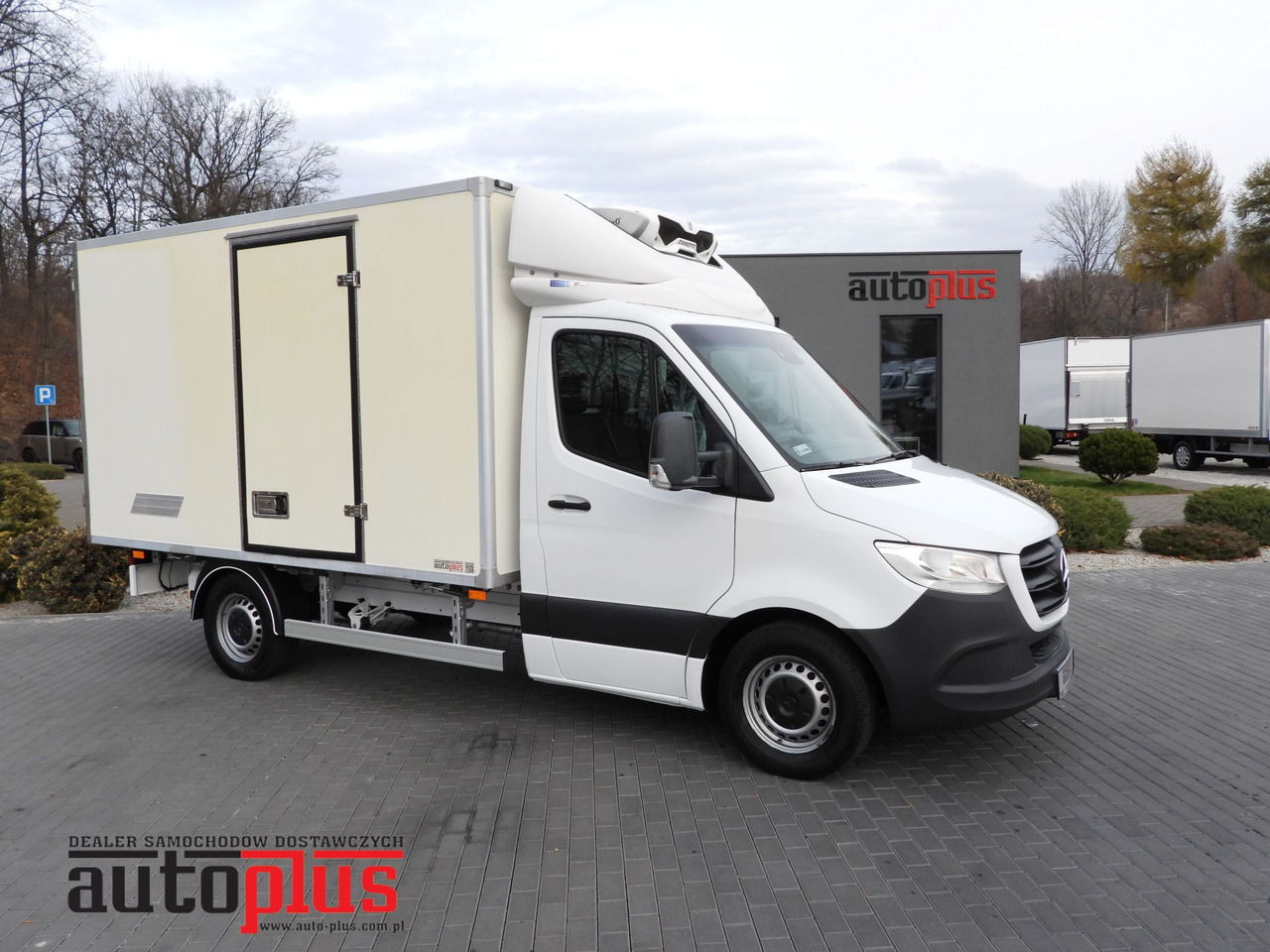 MERCEDES SPRINTER 314 REGRIGERATOR BOX -1*C CRUISE CONTROL NAVIGATION AIR CONDITIONING 140HP - Furgone frigo: foto 1 MERCEDES SPRINTER 314 REGRIGERATOR BOX -1*C CRUISE CONTROL NAVIGATION AIR CONDITIONING 140HP - Furgone frigo: foto 1