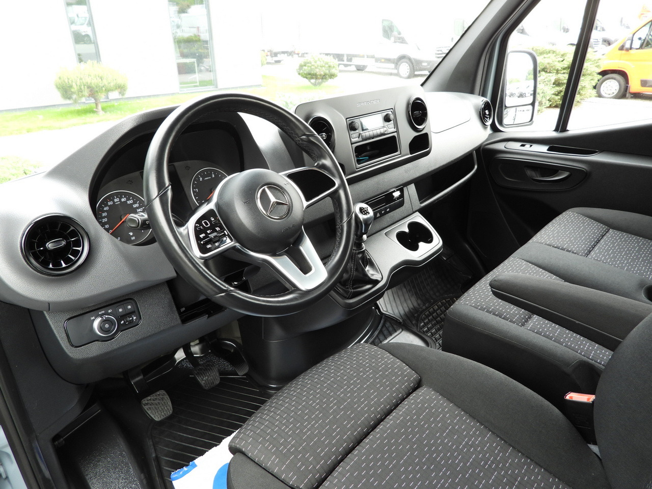 MERCEDES SPRINTER 315 STAKE BODY 8 PALLETS CRUISE CONTROL AIR CONDITIONING  150HP - Furgone con cassone fisso: foto 2 MERCEDES SPRINTER 315 STAKE BODY 8 PALLETS CRUISE CONTROL AIR CONDITIONING  150HP - Furgone con cassone fisso: foto 2