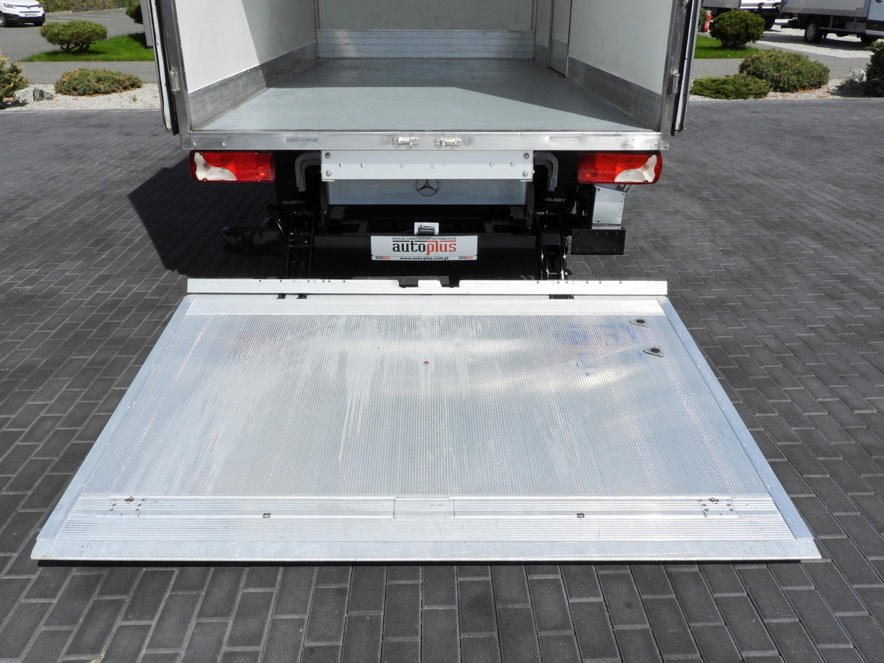 Furgone frigo MERCEDES SPRINTER 316 REGRIGERATOR BOX 0*C LIFT 8 PALLETS CRUISE CONTROL PNEUMATICS AIR CONDITIONING 160HP: foto 22 Furgone frigo MERCEDES SPRINTER 316 REGRIGERATOR BOX 0*C LIFT 8 PALLETS CRUISE CONTROL PNEUMATICS AIR CONDITIONING 160HP: foto 22