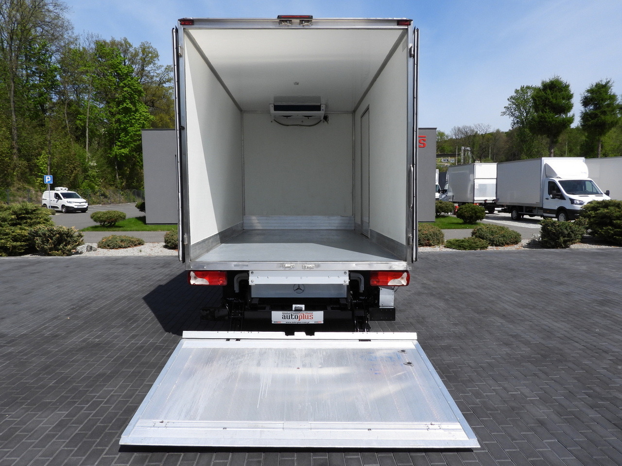 Furgone frigo MERCEDES SPRINTER 316 REGRIGERATOR BOX 0*C LIFT 8 PALLETS CRUISE CONTROL PNEUMATICS AIR CONDITIONING 160HP: foto 12 Furgone frigo MERCEDES SPRINTER 316 REGRIGERATOR BOX 0*C LIFT 8 PALLETS CRUISE CONTROL PNEUMATICS AIR CONDITIONING 160HP: foto 12