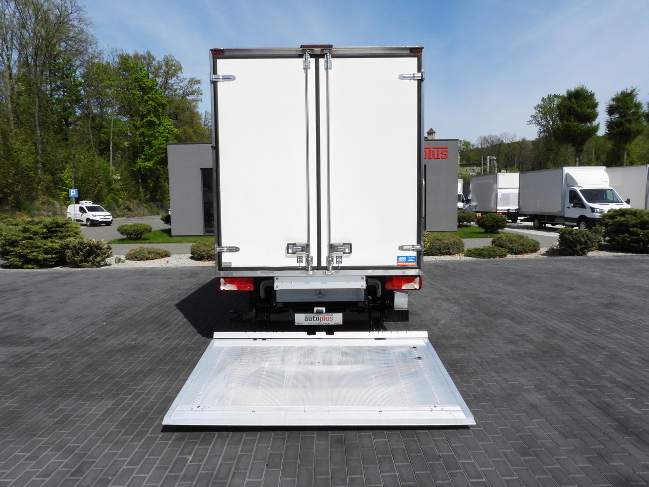 Furgone frigo MERCEDES SPRINTER 316 REGRIGERATOR BOX 0*C LIFT 8 PALLETS CRUISE CONTROL PNEUMATICS AIR CONDITIONING 160HP: foto 11 Furgone frigo MERCEDES SPRINTER 316 REGRIGERATOR BOX 0*C LIFT 8 PALLETS CRUISE CONTROL PNEUMATICS AIR CONDITIONING 160HP: foto 11