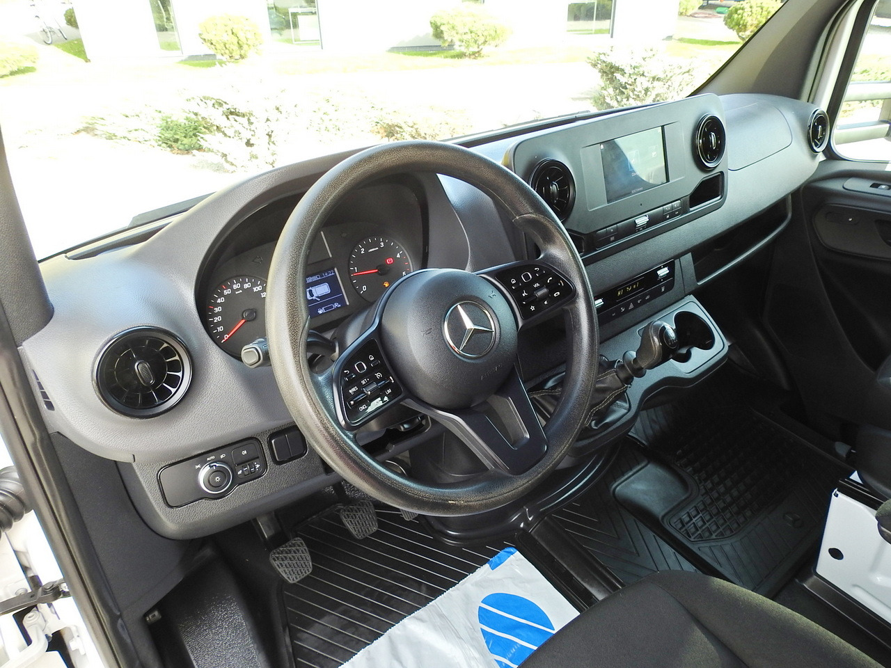MERCEDES SPRINTER 516 STAKE BODY DOUBLE CABIN DOKA 6 SEATS CRUISE CONTROL AIR CONDITIONING TWIN WHEELS 160HP - Furgone con cassone fisso: foto 2 MERCEDES SPRINTER 516 STAKE BODY DOUBLE CABIN DOKA 6 SEATS CRUISE CONTROL AIR CONDITIONING TWIN WHEELS 160HP - Furgone con cassone fisso: foto 2
