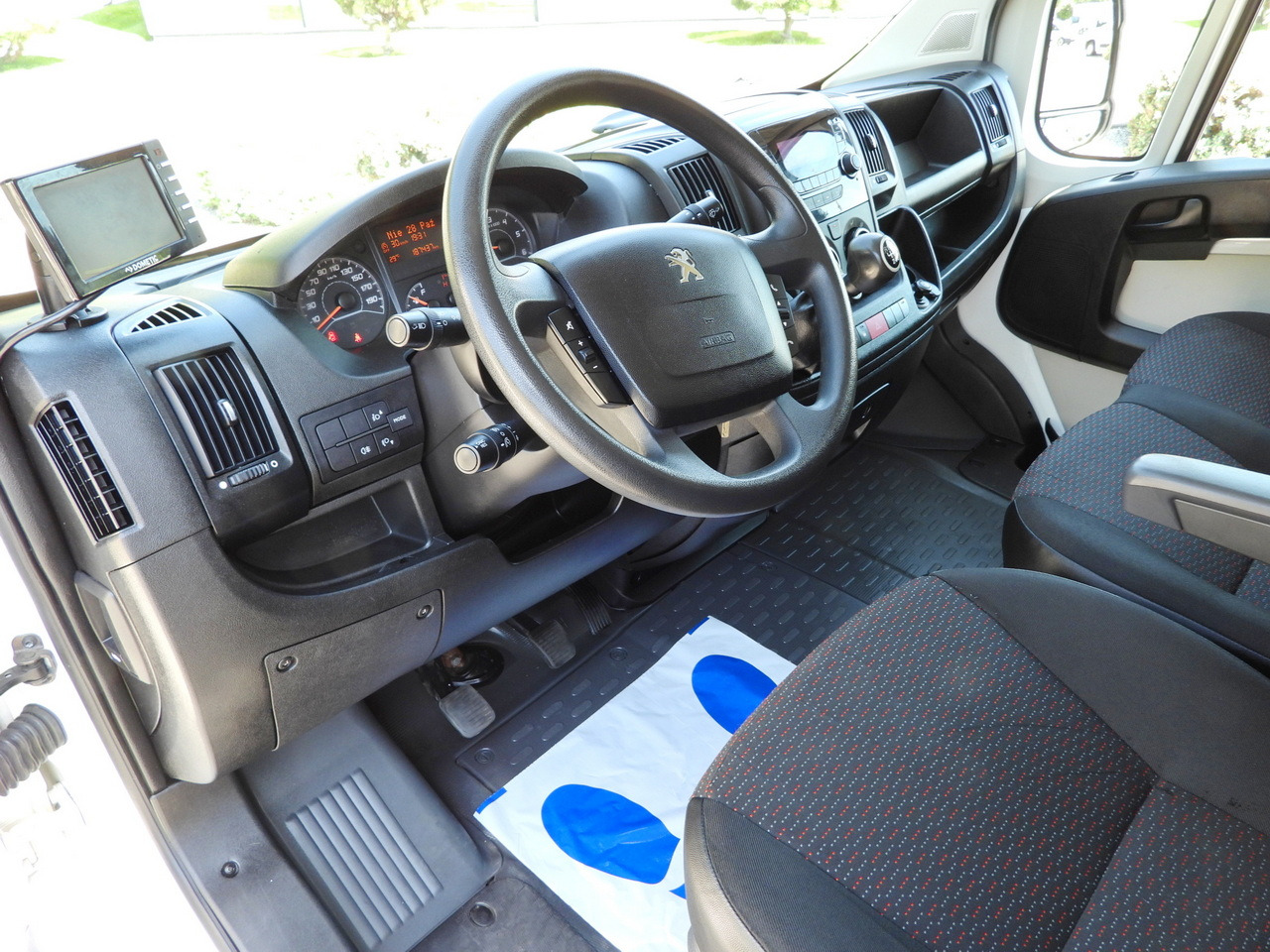 PEUGEOT BOXER BOX LIFT 8 PALLETS CRUISE CONTROL AIR CONDITIONING 130HP - Furgone box: foto 2 PEUGEOT BOXER BOX LIFT 8 PALLETS CRUISE CONTROL AIR CONDITIONING 130HP - Furgone box: foto 2