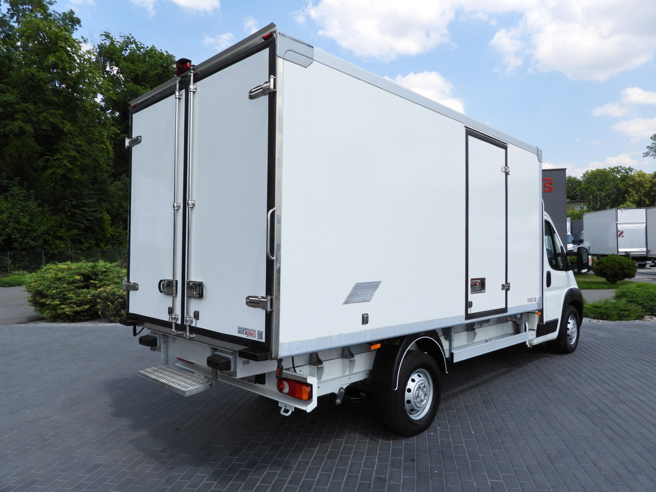 PEUGEOT BOXER REGRIGERATOR BOX 0*C 8 PALLETS CRUISE CONTROL LED LIGHTS AIR CONDITIONING 165HP - Furgone frigo: foto 3 PEUGEOT BOXER REGRIGERATOR BOX 0*C 8 PALLETS CRUISE CONTROL LED LIGHTS AIR CONDITIONING 165HP - Furgone frigo: foto 3