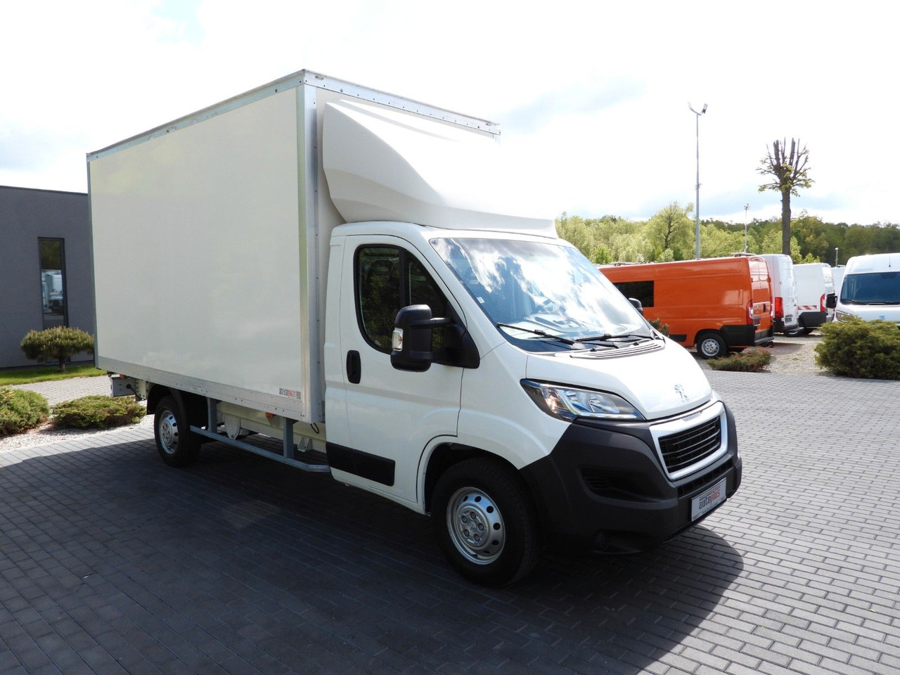 Peugeot BOXER KOFFER 8 PALETTEN TEMPOMAT KLIMAANLAGE Peugeot BOXER KOFFER 8 PALETTEN TEMPOMAT KLIMAANLAGE - Furgone box: foto 4 Peugeot BOXER KOFFER 8 PALETTEN TEMPOMAT KLIMAANLAGE Peugeot BOXER KOFFER 8 PALETTEN TEMPOMAT KLIMAANLAGE - Furgone box: foto 4
