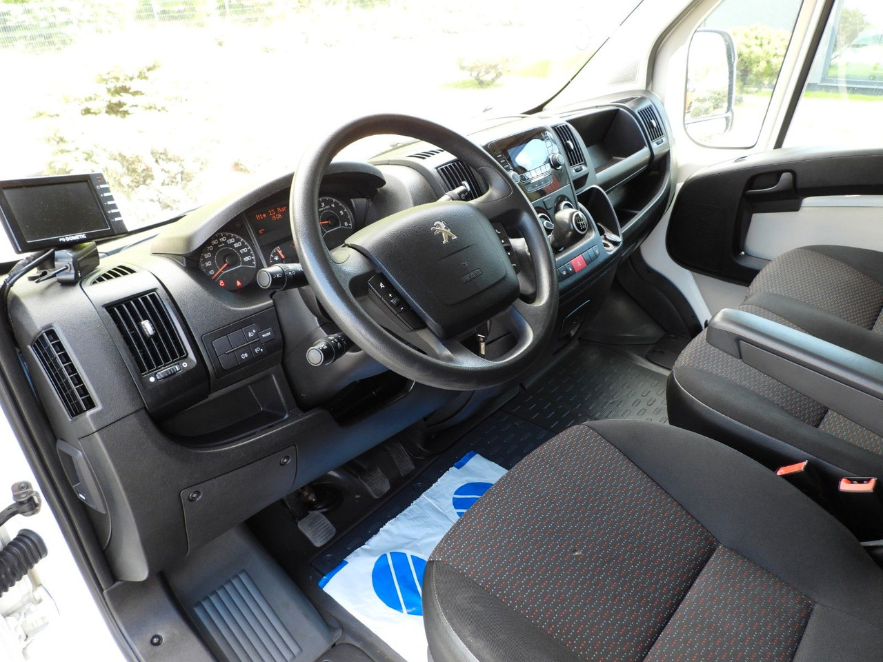 Peugeot BOXER KOFFER 8 PALETTEN TEMPOMAT KLIMAANLAGE Peugeot BOXER KOFFER 8 PALETTEN TEMPOMAT KLIMAANLAGE - Furgone box: foto 2 Peugeot BOXER KOFFER 8 PALETTEN TEMPOMAT KLIMAANLAGE Peugeot BOXER KOFFER 8 PALETTEN TEMPOMAT KLIMAANLAGE - Furgone box: foto 2