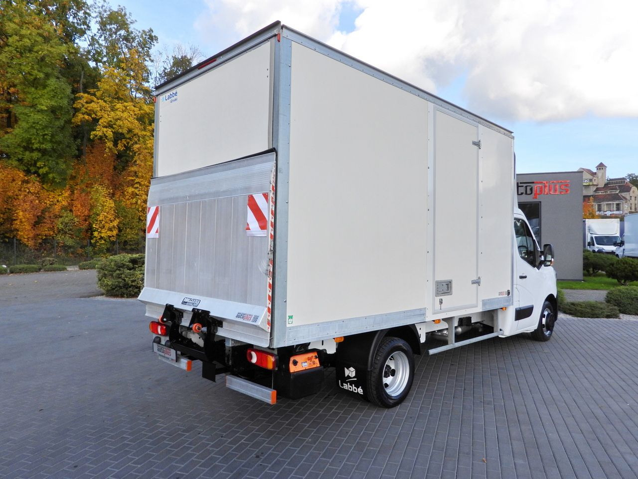 RENAULT MASTER BOX LIFT 8 PALLETS CRUISE CONTROL LED LIGHTS TWIN WHEELS AIR CONDITIONING  145HP - Furgone frigo: foto 3 RENAULT MASTER BOX LIFT 8 PALLETS CRUISE CONTROL LED LIGHTS TWIN WHEELS AIR CONDITIONING  145HP - Furgone frigo: foto 3