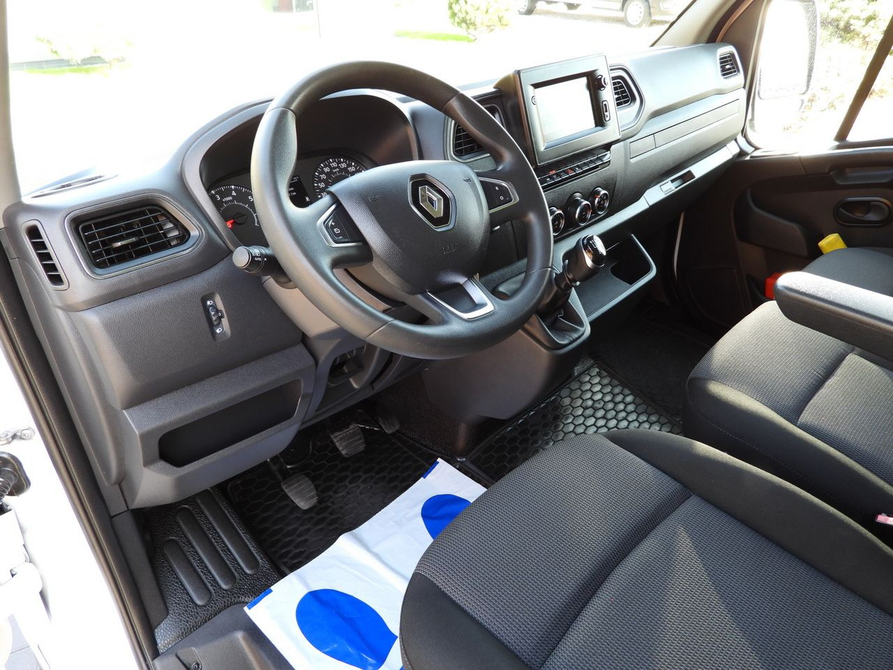 RENAULT MASTER BOX LIFT 8 PALLETS CRUISE CONTROL LED LIGHTS TWIN WHEELS AIR CONDITIONING 145HP - Furgone box: foto 2 RENAULT MASTER BOX LIFT 8 PALLETS CRUISE CONTROL LED LIGHTS TWIN WHEELS AIR CONDITIONING 145HP - Furgone box: foto 2