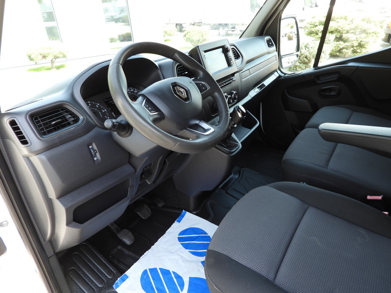 RENAULT MASTER  BOX LIFT 8 PALLETS CRUISE CONTROL NAVIGATION LED LIGHTS TWIN WHEELS AIR CONDITIONING  145HP - Furgone frigo: foto 2 RENAULT MASTER  BOX LIFT 8 PALLETS CRUISE CONTROL NAVIGATION LED LIGHTS TWIN WHEELS AIR CONDITIONING  145HP - Furgone frigo: foto 2