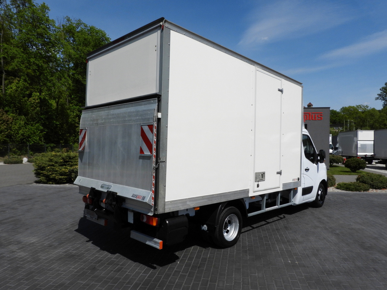 RENAULT MASTER  BOX LIFT 8 PALLETS CRUISE CONTROL NAVIGATION LED LIGHTS TWIN WHEELS AIR CONDITIONING  145HP - Furgone frigo: foto 3 RENAULT MASTER  BOX LIFT 8 PALLETS CRUISE CONTROL NAVIGATION LED LIGHTS TWIN WHEELS AIR CONDITIONING  145HP - Furgone frigo: foto 3