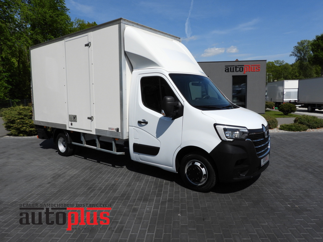 RENAULT MASTER BOX LIFT 8 PALLETS CRUISE CONTROL NAVIGATION LED LIGHTS TWIN WHEELS AIR CONDITIONING 145HP - Furgone box: foto 1 RENAULT MASTER BOX LIFT 8 PALLETS CRUISE CONTROL NAVIGATION LED LIGHTS TWIN WHEELS AIR CONDITIONING 145HP - Furgone box: foto 1