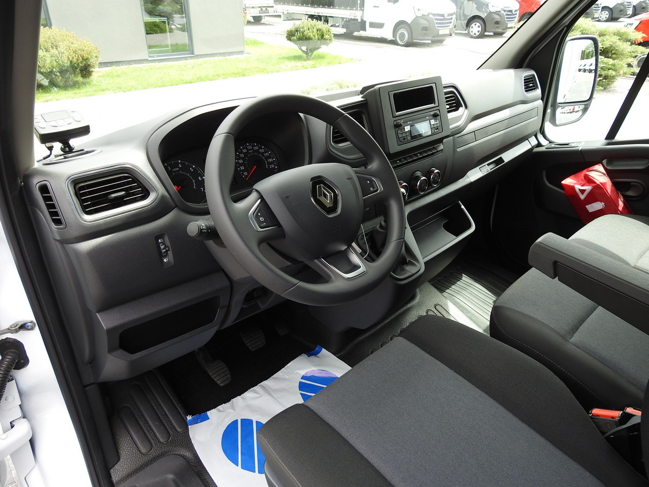 RENAULT MASTER NEW REGRIGERATOR BOX -10*C 8 PALLETS CRUISE CONTROL AIR CONDITIONING LED LIGHTS GUARANTEE 165HP - Furgone frigo: foto 2 RENAULT MASTER NEW REGRIGERATOR BOX -10*C 8 PALLETS CRUISE CONTROL AIR CONDITIONING LED LIGHTS GUARANTEE 165HP - Furgone frigo: foto 2