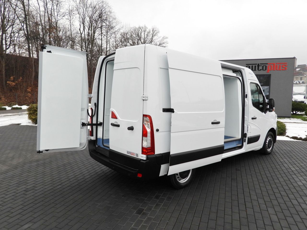 RENAULT MASTER REFRIGERATOR VAN -10*C POWER SUPPLY 230V CRUISE CONTROL NAVIGATION LED LIGHTS AIR CONDITIONING 150HP - Furgone frigo: foto 3 RENAULT MASTER REFRIGERATOR VAN -10*C POWER SUPPLY 230V CRUISE CONTROL NAVIGATION LED LIGHTS AIR CONDITIONING 150HP - Furgone frigo: foto 3