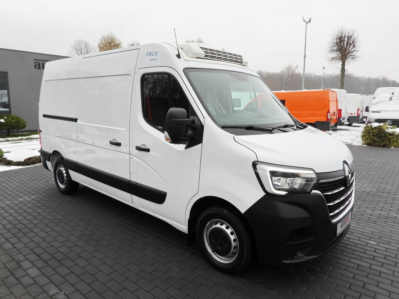 RENAULT MASTER REFRIGERATOR VAN -10*C POWER SUPPLY 230V CRUISE CONTROL NAVIGATION LED LIGHTS AIR CONDITIONING 150HP - Furgone frigo: foto 4 RENAULT MASTER REFRIGERATOR VAN -10*C POWER SUPPLY 230V CRUISE CONTROL NAVIGATION LED LIGHTS AIR CONDITIONING 150HP - Furgone frigo: foto 4