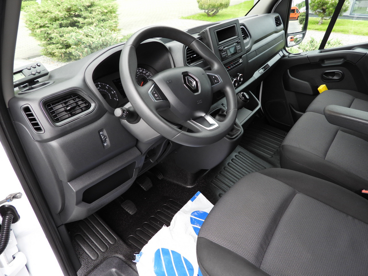 RENAULT MASTER REFRIGERATOR VAN -5*C CRUISE CONTROL NAVIGATION LED LIGHTS AIR CONDITIONING 135HP - Furgone frigo: foto 2 RENAULT MASTER REFRIGERATOR VAN -5*C CRUISE CONTROL NAVIGATION LED LIGHTS AIR CONDITIONING 135HP - Furgone frigo: foto 2
