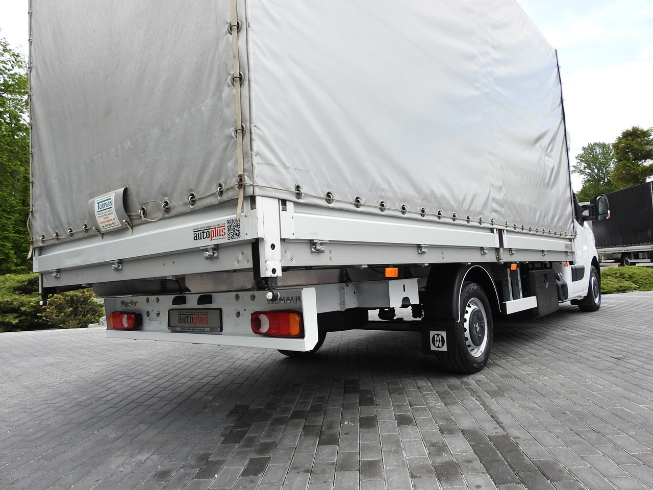 Furgone centinato RENAULT MASTER TARPAULIN 10 PALLETS WEBASTO CRUISE CONTROL AIR CONDITIONING LED LIGHTS 165HP: foto 26 Furgone centinato RENAULT MASTER TARPAULIN 10 PALLETS WEBASTO CRUISE CONTROL AIR CONDITIONING LED LIGHTS 165HP: foto 26