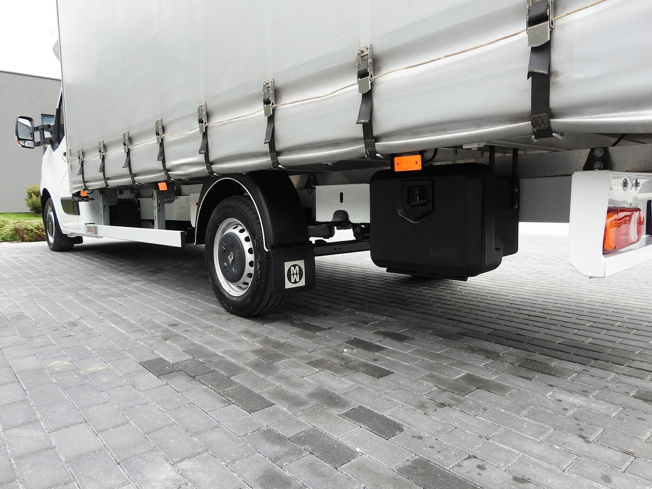 Furgone centinato RENAULT MASTER TARPAULIN 10 PALLETS WEBASTO CRUISE CONTROL AIR CONDITIONING LED LIGHTS 165HP: foto 16 Furgone centinato RENAULT MASTER TARPAULIN 10 PALLETS WEBASTO CRUISE CONTROL AIR CONDITIONING LED LIGHTS 165HP: foto 16