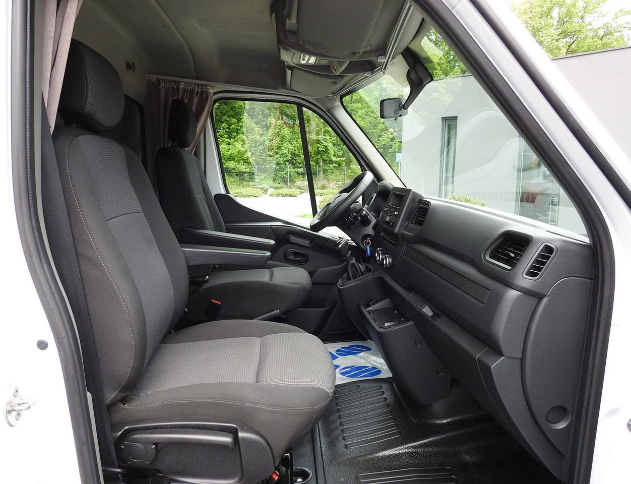 Furgone centinato RENAULT MASTER TARPAULIN 10 PALLETS WEBASTO CRUISE CONTROL AIR CONDITIONING LED LIGHTS 165HP: foto 38 Furgone centinato RENAULT MASTER TARPAULIN 10 PALLETS WEBASTO CRUISE CONTROL AIR CONDITIONING LED LIGHTS 165HP: foto 38