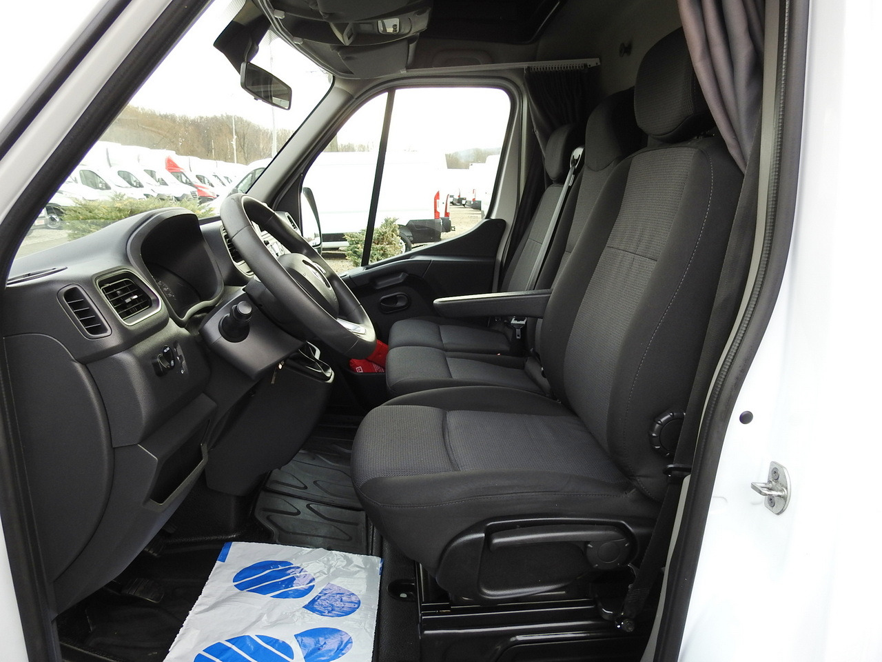 Furgone centinato RENAULT MASTER TARPAULIN 10 PALLETS WEBASTO CRUISE CONTROL AIR CONDITIONING LED LIGHTS PNEUMATICS  165HP: foto 28 Furgone centinato RENAULT MASTER TARPAULIN 10 PALLETS WEBASTO CRUISE CONTROL AIR CONDITIONING LED LIGHTS PNEUMATICS  165HP: foto 28