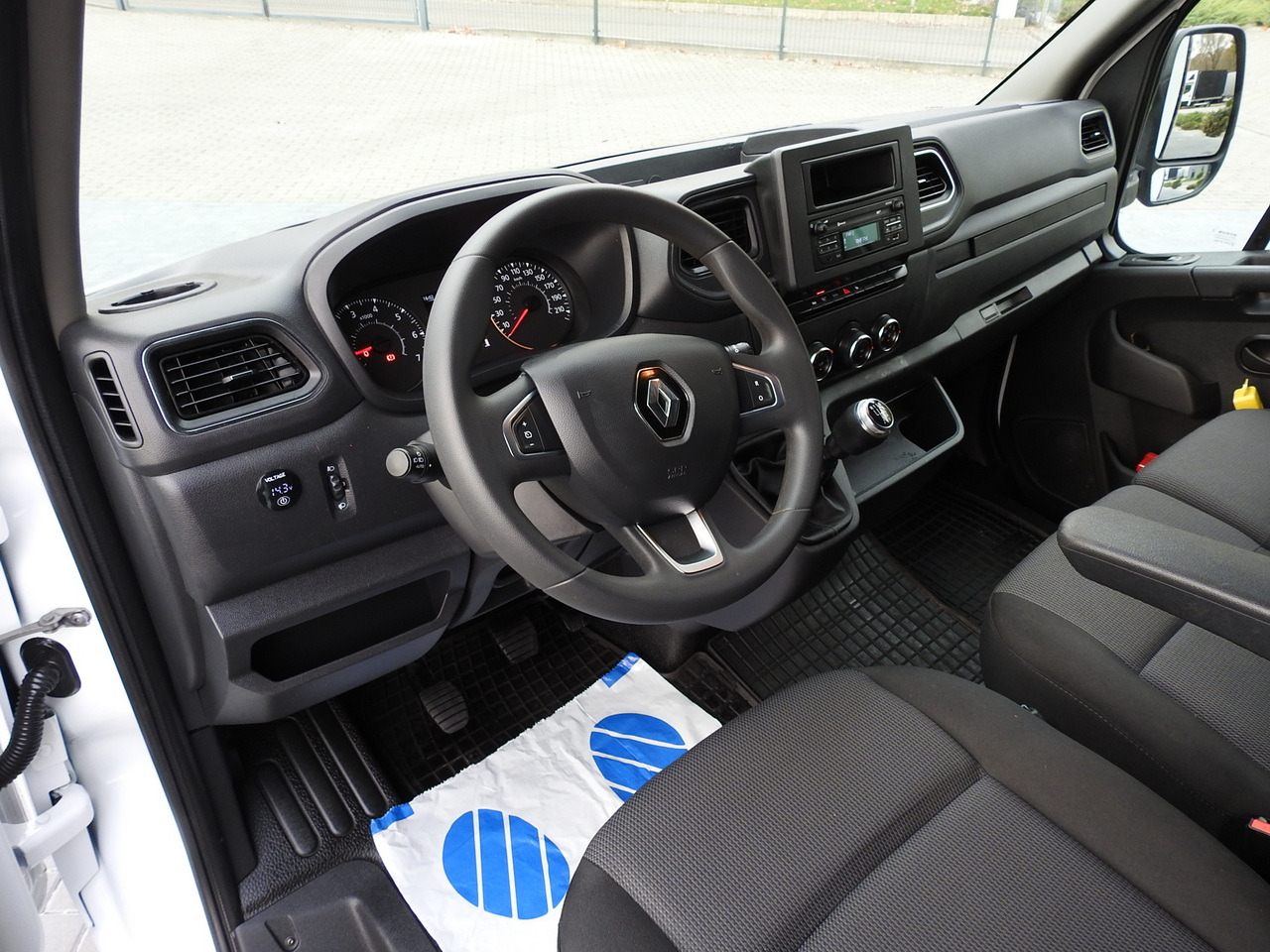 RENAULT MASTER TARPAULIN 10 PALLETS WEBASTO CRUISE CONTROL AIR CONDITIONING LED LIGHTS PNEUMATICS 165HP - Furgone centinato: foto 2 RENAULT MASTER TARPAULIN 10 PALLETS WEBASTO CRUISE CONTROL AIR CONDITIONING LED LIGHTS PNEUMATICS 165HP - Furgone centinato: foto 2