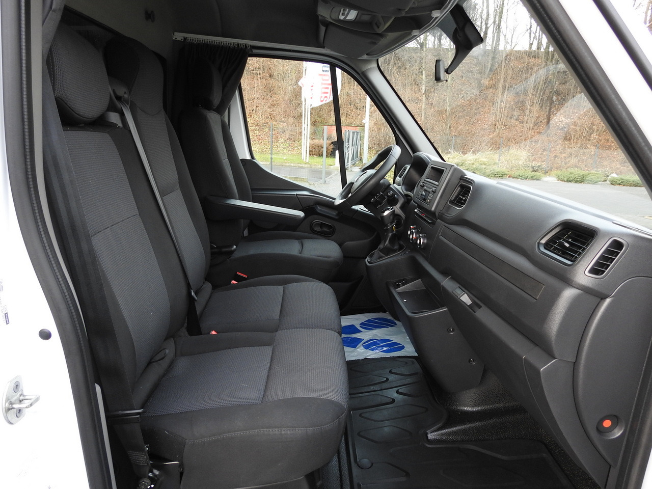 Furgone centinato RENAULT MASTER TARPAULIN 10 PALLETS WEBASTO CRUISE CONTROL AIR CONDITIONING LED LIGHTS PNEUMATICS  165HP: foto 37 Furgone centinato RENAULT MASTER TARPAULIN 10 PALLETS WEBASTO CRUISE CONTROL AIR CONDITIONING LED LIGHTS PNEUMATICS  165HP: foto 37