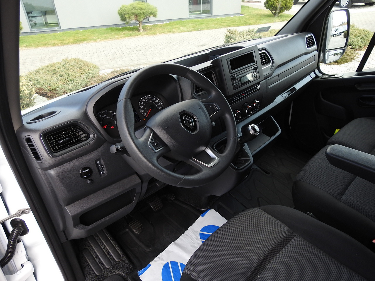 RENAULT MASTER TARPAULIN 10 PALLETS WEBASTO CRUISE CONTROL LED LIGHTS PNEUMATICS AIR CONDITIONING 165HP - Furgone centinato: foto 2 RENAULT MASTER TARPAULIN 10 PALLETS WEBASTO CRUISE CONTROL LED LIGHTS PNEUMATICS AIR CONDITIONING 165HP - Furgone centinato: foto 2