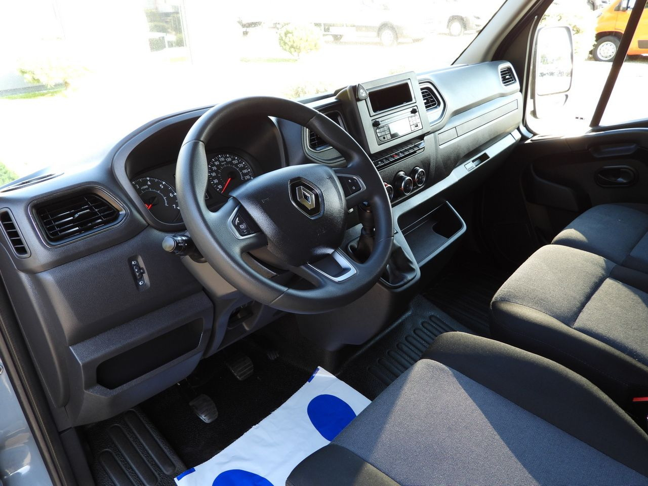 RENAULT MASTER TARPAULIN 10 PALLETS WEBASTO CRUISE CONTROL LED LIGHTS PNEUMATICS AIR CONDITIONING 165HP - Furgone centinato: foto 2 RENAULT MASTER TARPAULIN 10 PALLETS WEBASTO CRUISE CONTROL LED LIGHTS PNEUMATICS AIR CONDITIONING 165HP - Furgone centinato: foto 2