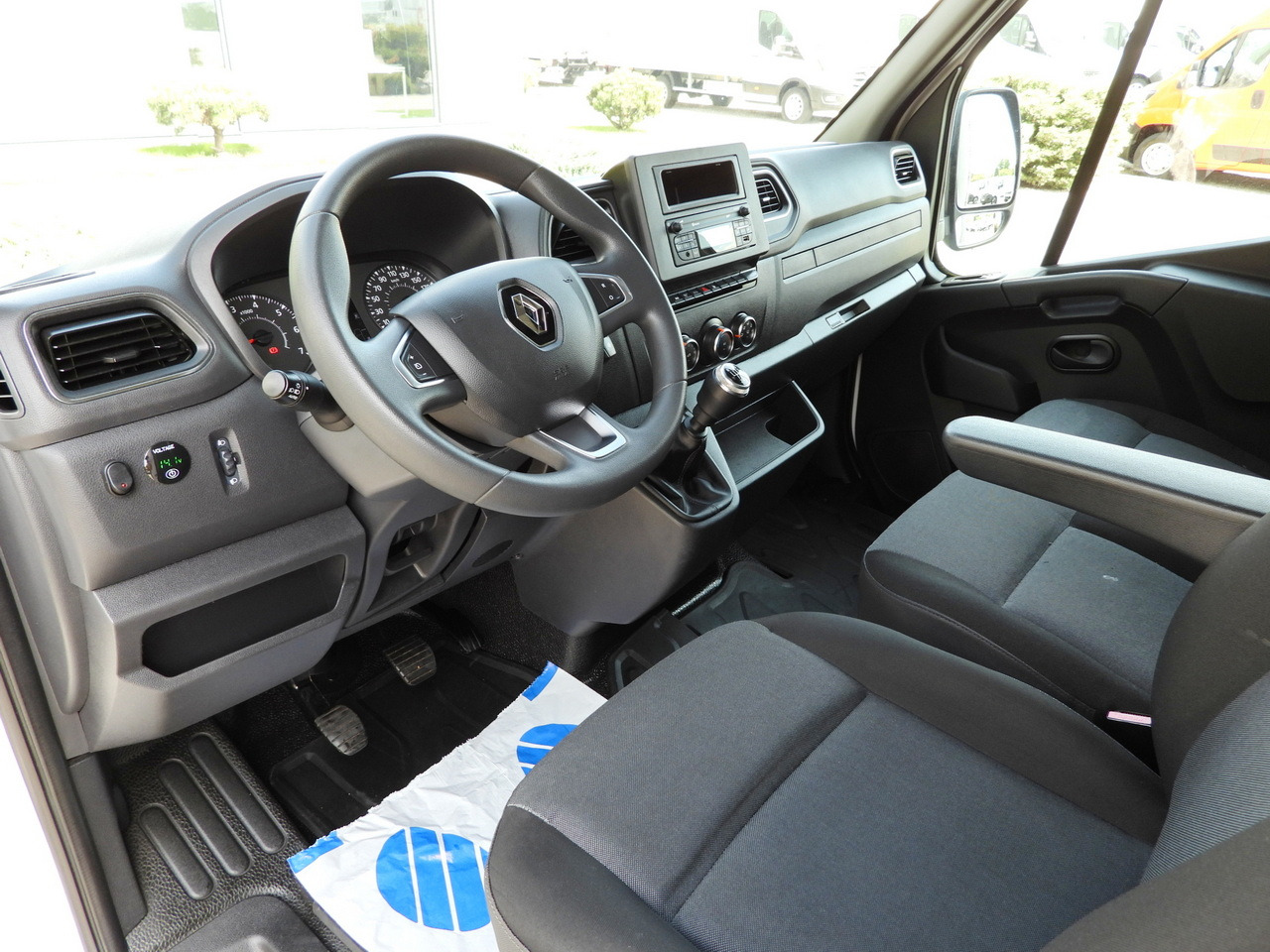 RENAULT MASTER  TARPAULIN 10 PALLETS WEBASTO CRUISE CONTROL LED LIGHTS PNEUMATICS AIR CONDITIONING  165HP - Furgone centinato: foto 2 RENAULT MASTER  TARPAULIN 10 PALLETS WEBASTO CRUISE CONTROL LED LIGHTS PNEUMATICS AIR CONDITIONING  165HP - Furgone centinato: foto 2