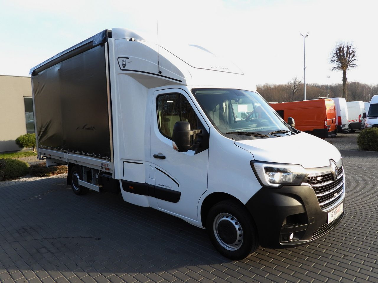 RENAULT MASTER TARPAULIN 8 PALLETS WEBASTO CRUISE CONTROL LED LIGHTS PNEUMATICS AIR CONDITIONING 165HP - Furgone centinato: foto 4 RENAULT MASTER TARPAULIN 8 PALLETS WEBASTO CRUISE CONTROL LED LIGHTS PNEUMATICS AIR CONDITIONING 165HP - Furgone centinato: foto 4