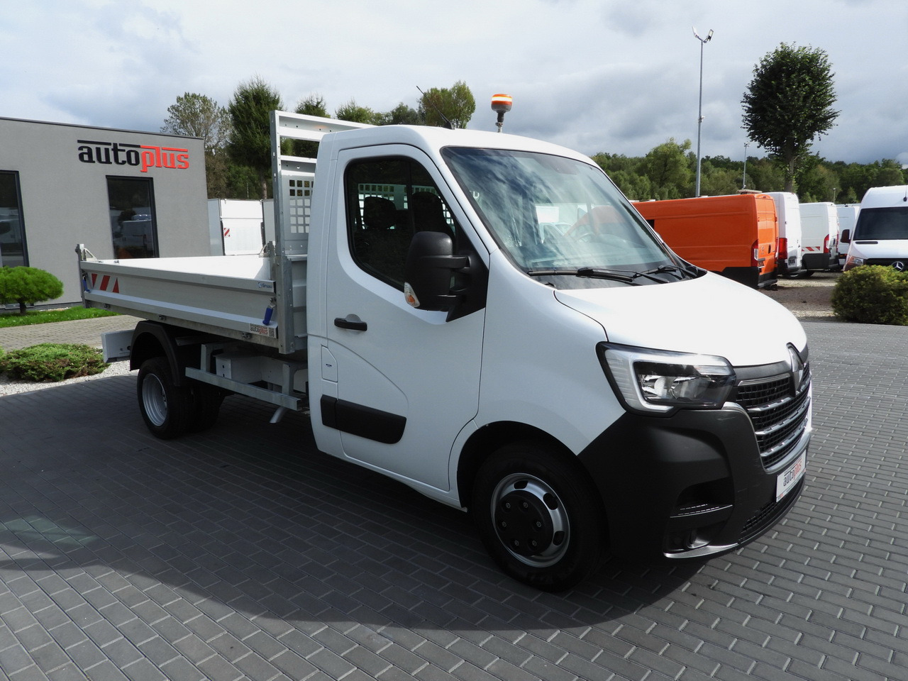RENAULT MASTER TIPPER CRUISE CONTROL LED LIGHTS TWIN WHEELS AIR CONDITIONING 130HP - Furgone ribaltabile: foto 5 RENAULT MASTER TIPPER CRUISE CONTROL LED LIGHTS TWIN WHEELS AIR CONDITIONING 130HP - Furgone ribaltabile: foto 5