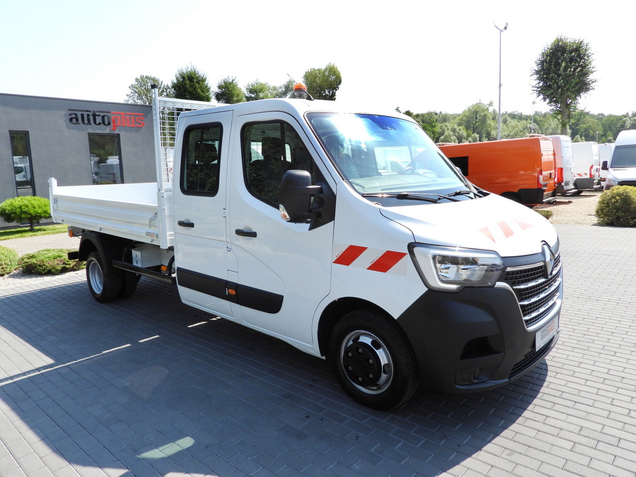 RENAULT MASTER TIPPER DOUBLE CABIN DOKA 6 SEATS CRUISE CONTROL LED LIGHTS TWIN WHEELS AIR CONDITIONING 130HP - Furgone ribaltabile: foto 4 RENAULT MASTER TIPPER DOUBLE CABIN DOKA 6 SEATS CRUISE CONTROL LED LIGHTS TWIN WHEELS AIR CONDITIONING 130HP - Furgone ribaltabile: foto 4