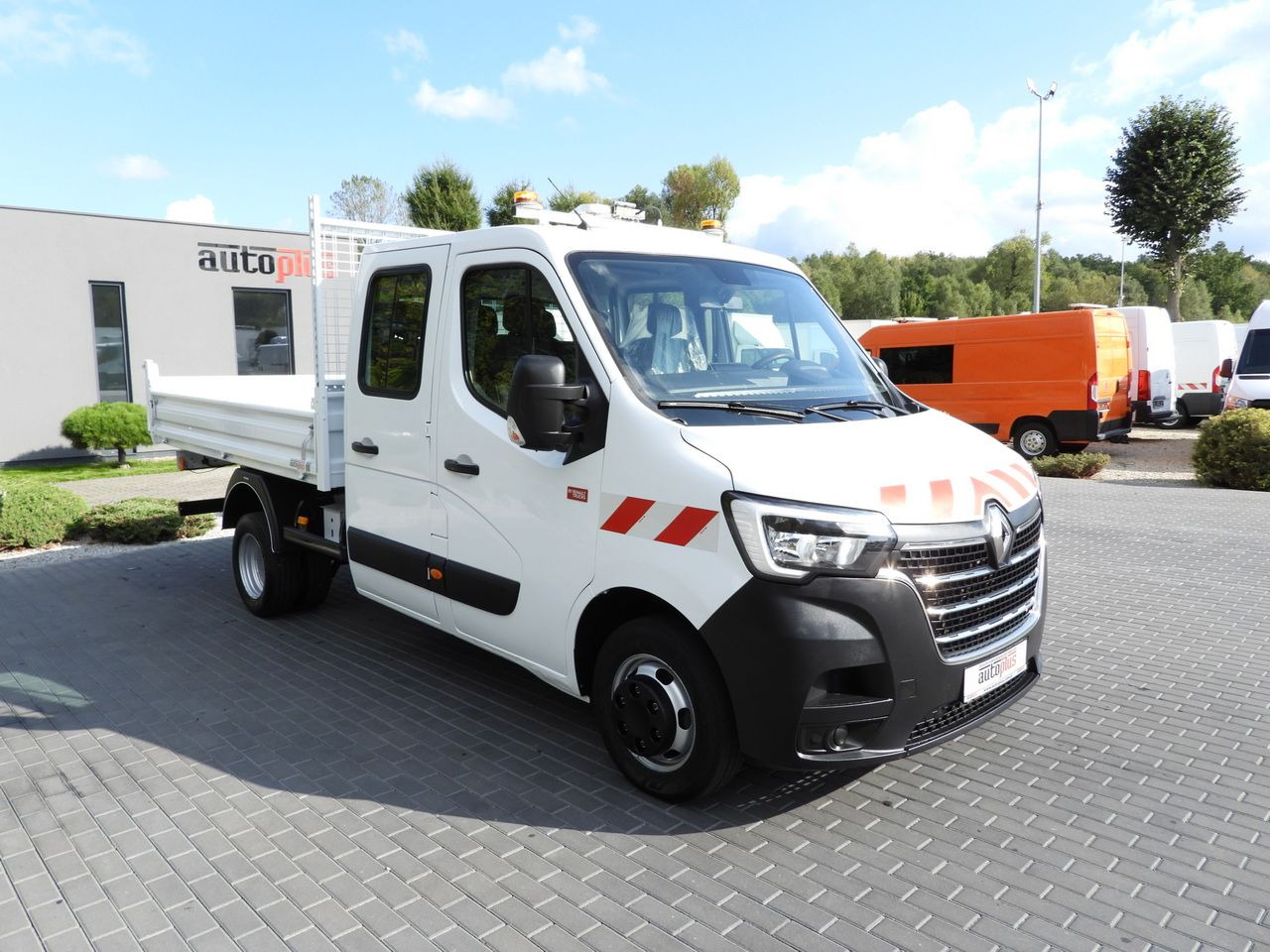 RENAULT MASTER TIPPER DOUBLE CABIN DOKA 6 SEATS CRUISE CONTROL LED LIGHTS TWIN WHEELS AIR CONDITIONING 165HP - Furgone ribaltabile: foto 4 RENAULT MASTER TIPPER DOUBLE CABIN DOKA 6 SEATS CRUISE CONTROL LED LIGHTS TWIN WHEELS AIR CONDITIONING 165HP - Furgone ribaltabile: foto 4