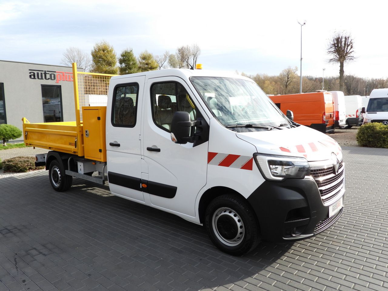 RENAULT MASTER TIPPER DOUBLE CABIN DOKA 7 SEATS CRUISE CONTROL NAVIGATION LED LIGHTS AIR CONDITIONING 145HP - Furgone ribaltabile: foto 4 RENAULT MASTER TIPPER DOUBLE CABIN DOKA 7 SEATS CRUISE CONTROL NAVIGATION LED LIGHTS AIR CONDITIONING 145HP - Furgone ribaltabile: foto 4