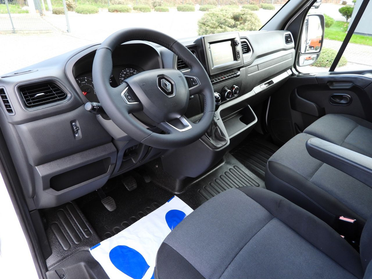 RENAULT MASTER TIPPER DOUBLE CABIN DOKA 7 SEATS CRUISE CONTROL NAVIGATION LED LIGHTS AIR CONDITIONING 145HP - Furgone ribaltabile: foto 2 RENAULT MASTER TIPPER DOUBLE CABIN DOKA 7 SEATS CRUISE CONTROL NAVIGATION LED LIGHTS AIR CONDITIONING 145HP - Furgone ribaltabile: foto 2