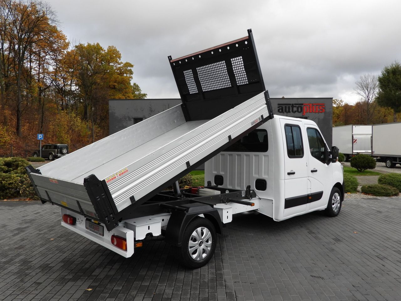 RENAULT MASTER TIPPER DOUBLE CABIN DOKA 7 SEATS CRUISE CONTROL NAVIGATION LED LIGHTS AIR CONDITIONING  145HP - Furgone ribaltabile: foto 3 RENAULT MASTER TIPPER DOUBLE CABIN DOKA 7 SEATS CRUISE CONTROL NAVIGATION LED LIGHTS AIR CONDITIONING  145HP - Furgone ribaltabile: foto 3