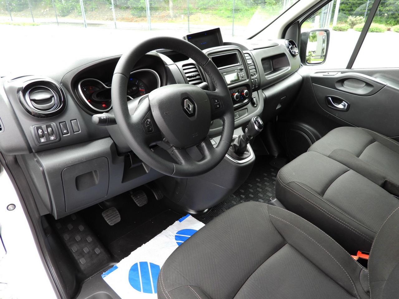 RENAULT TRAFIC REFRIGERATOR VAN -5*C POWER SUPPLY 230V CRUISE CONTROL LED LIGHTS AIR CONDITIONING 120HP - Furgone frigo: foto 2 RENAULT TRAFIC REFRIGERATOR VAN -5*C POWER SUPPLY 230V CRUISE CONTROL LED LIGHTS AIR CONDITIONING 120HP - Furgone frigo: foto 2