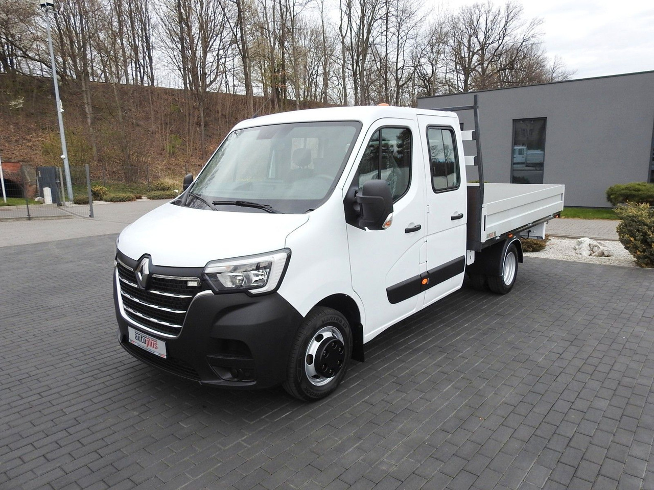 Renault MASTER PRITSCHE DOPPELKABINE DOKA 7 SITZE A/C - Furgone con cassone fisso, Furgone doppia cabina: foto 5 Renault MASTER PRITSCHE DOPPELKABINE DOKA 7 SITZE A/C - Furgone con cassone fisso, Furgone doppia cabina: foto 5