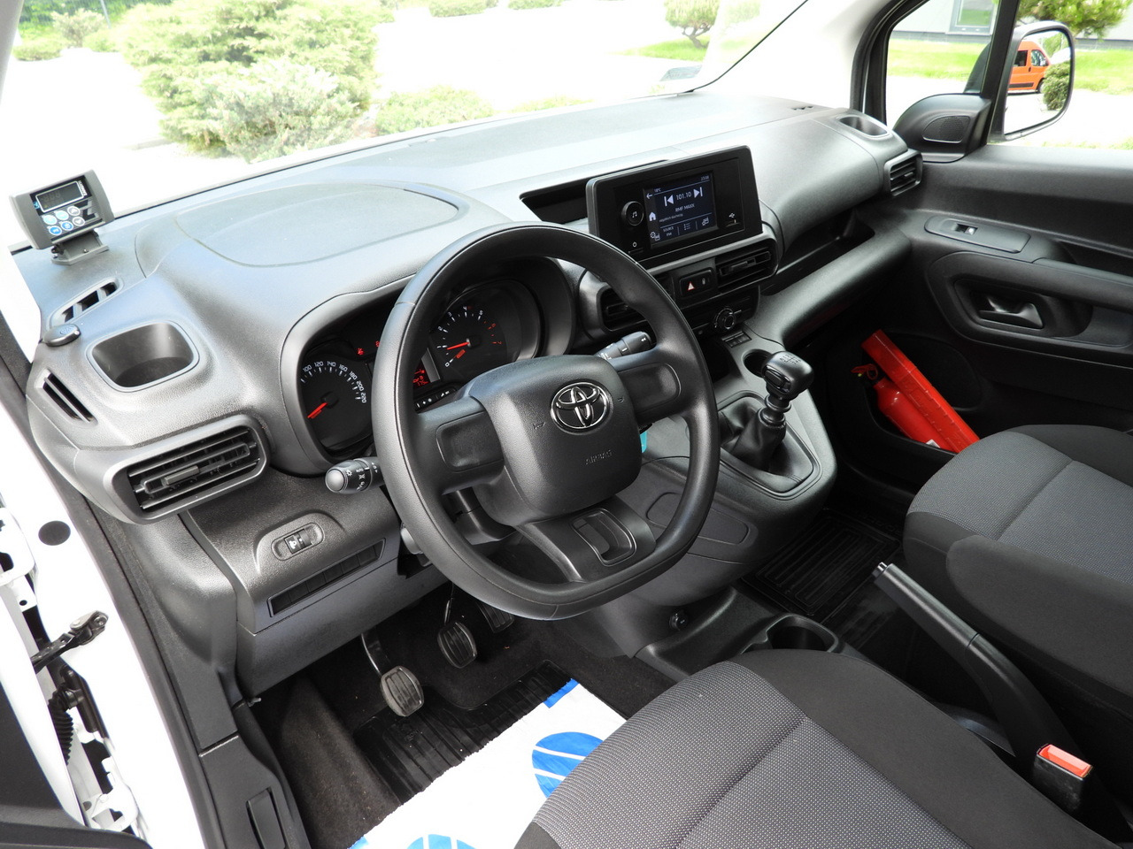 TOYOTA PROACE CITY REFRIGERATOR VAN -15*C POWER SUPPLY 230V CRUISE CONTROL AIR CONDITIONING 100HP - Furgone frigo: foto 2 TOYOTA PROACE CITY REFRIGERATOR VAN -15*C POWER SUPPLY 230V CRUISE CONTROL AIR CONDITIONING 100HP - Furgone frigo: foto 2