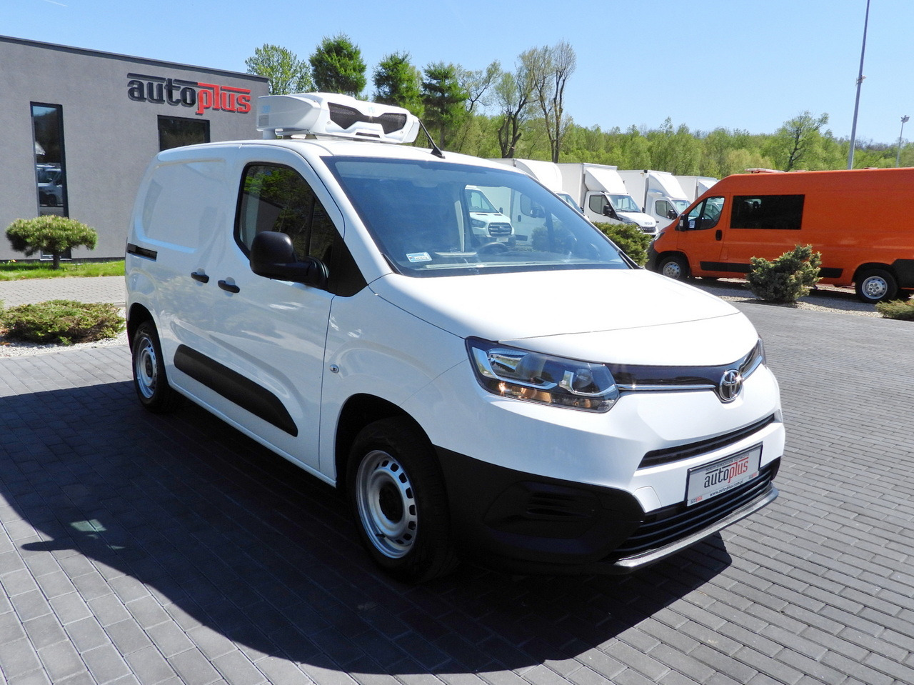 TOYOTA PROACE CITY REFRIGERATOR VAN -15*C POWER SUPPLY 230V CRUISE CONTROL AIR CONDITIONING 100HP - Furgone frigo: foto 4 TOYOTA PROACE CITY REFRIGERATOR VAN -15*C POWER SUPPLY 230V CRUISE CONTROL AIR CONDITIONING 100HP - Furgone frigo: foto 4