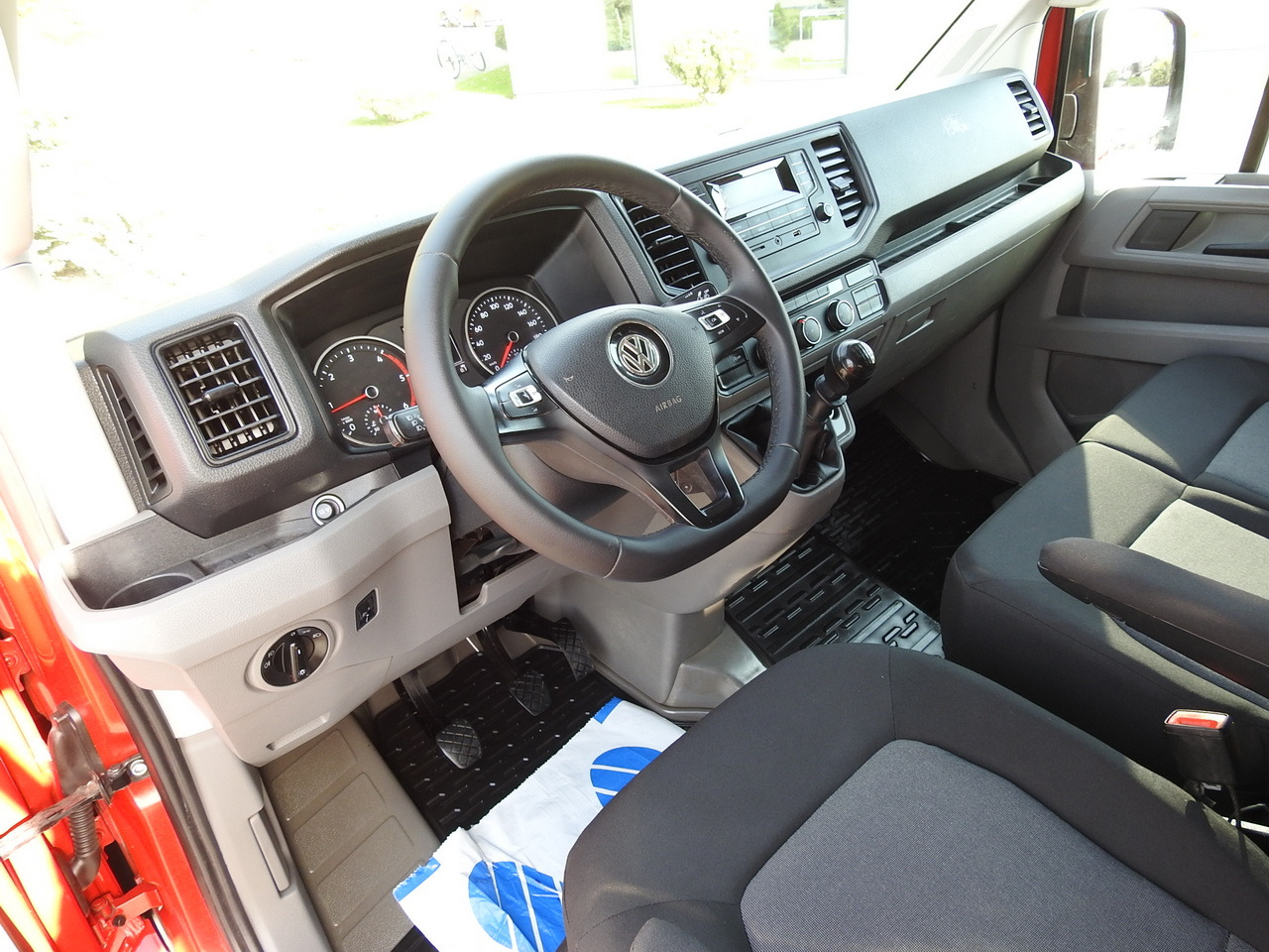 VOLKSWAGEN CRAFTER STAKE BODY DOUBLE CABIN DOKA 7 SEATS AIR CONDITIONING 140HP - Furgone doppia cabina: foto 2 VOLKSWAGEN CRAFTER STAKE BODY DOUBLE CABIN DOKA 7 SEATS AIR CONDITIONING 140HP - Furgone doppia cabina: foto 2