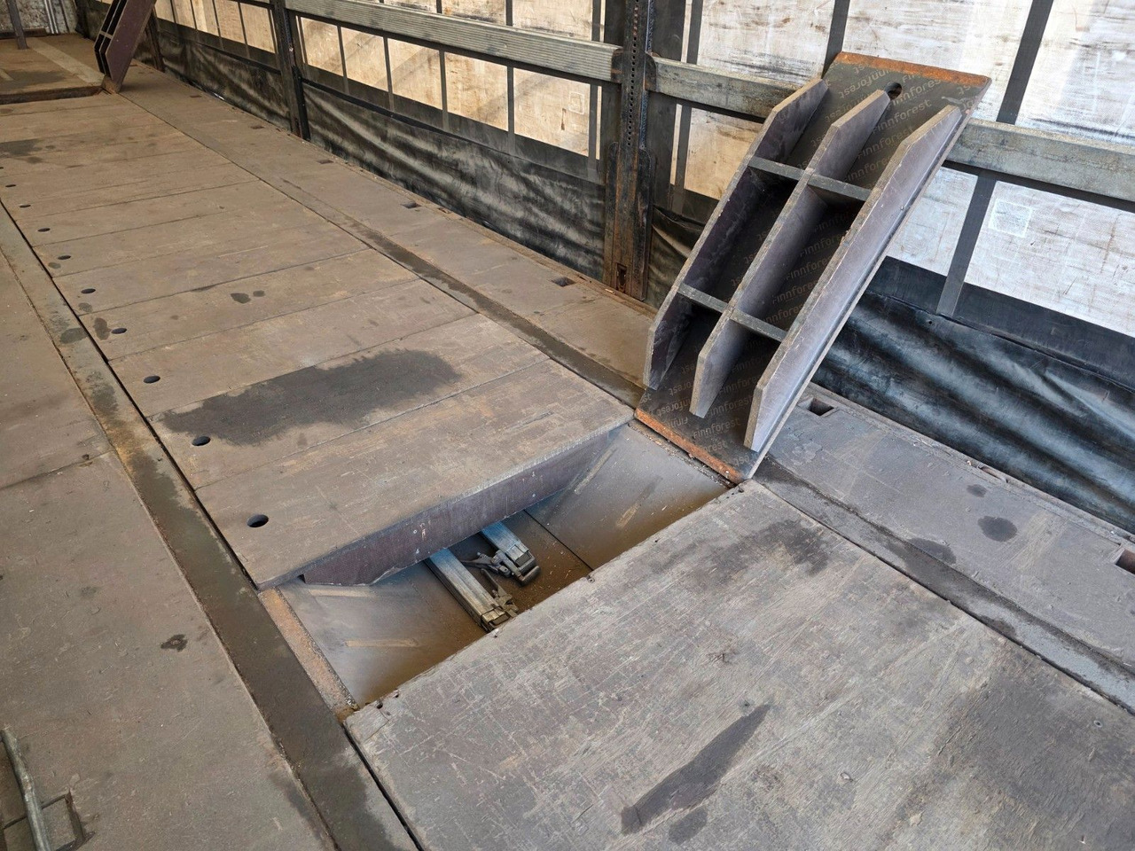 Semirimorchio centinato Kögel SN 24 / Coilmulde / verbreiterbar: foto 17